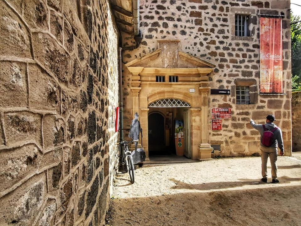 Hostel gite la découverte Le Puy-en-Velay Esterno foto
